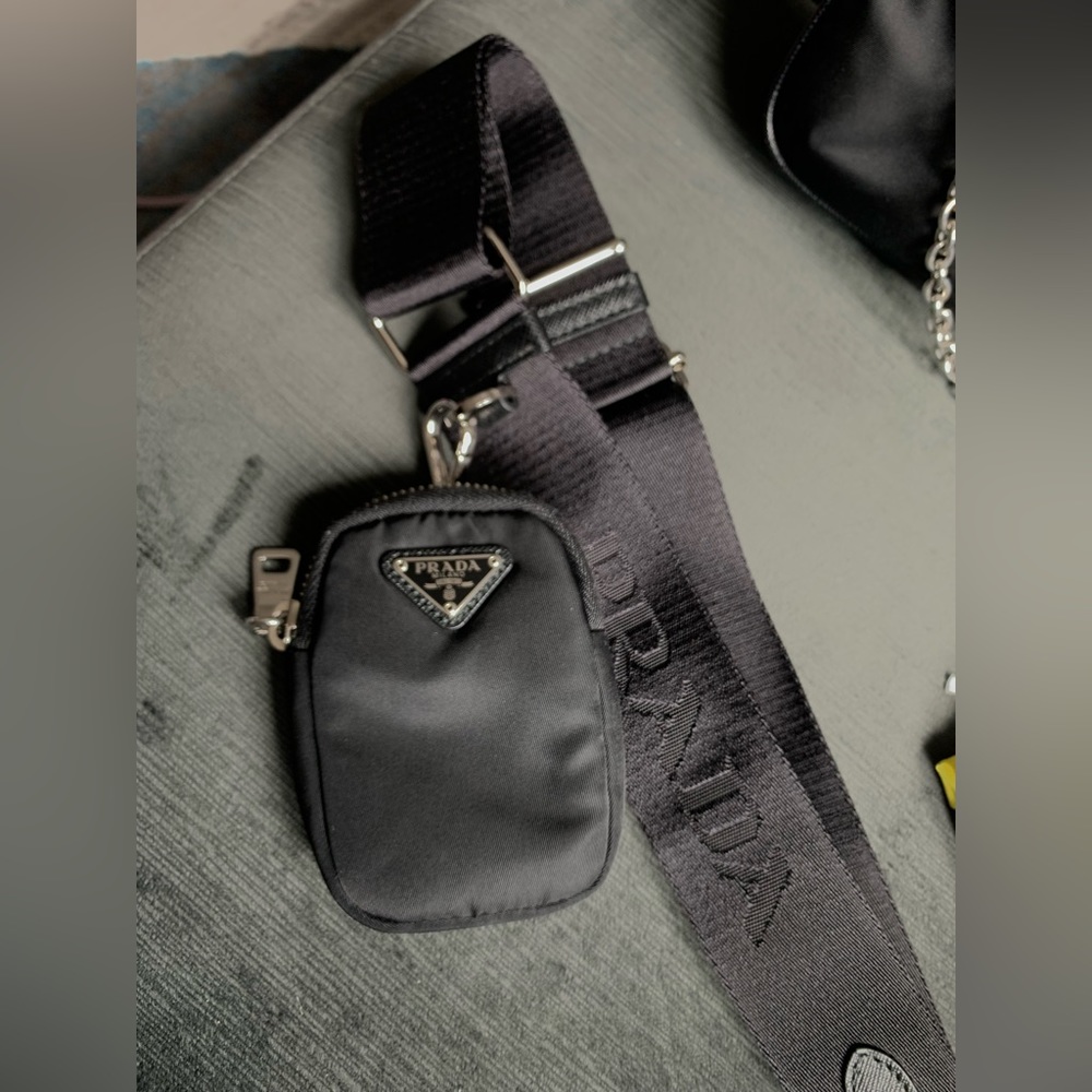 Prada Re-Edition Nylon Bag - Picture 4 of 9